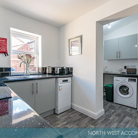 Wellfield Serviced Accommodation Warrington Exterior photo