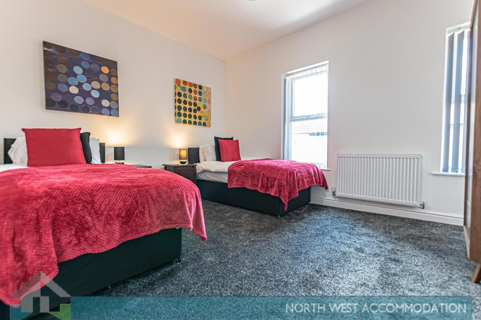 Wellfield Serviced Accommodation Warrington Exterior photo