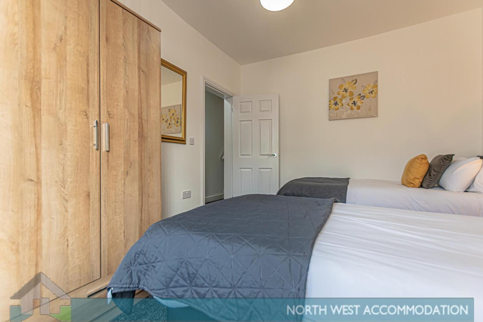 Wellfield Serviced Accommodation Warrington Exterior photo